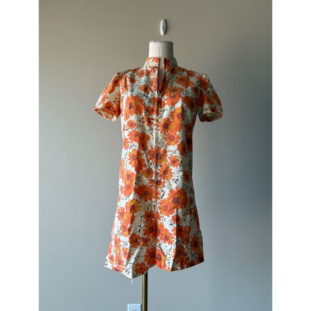 vintage 70s floral short sleeve zip up romper jumpsuit - Picture 2 of 9